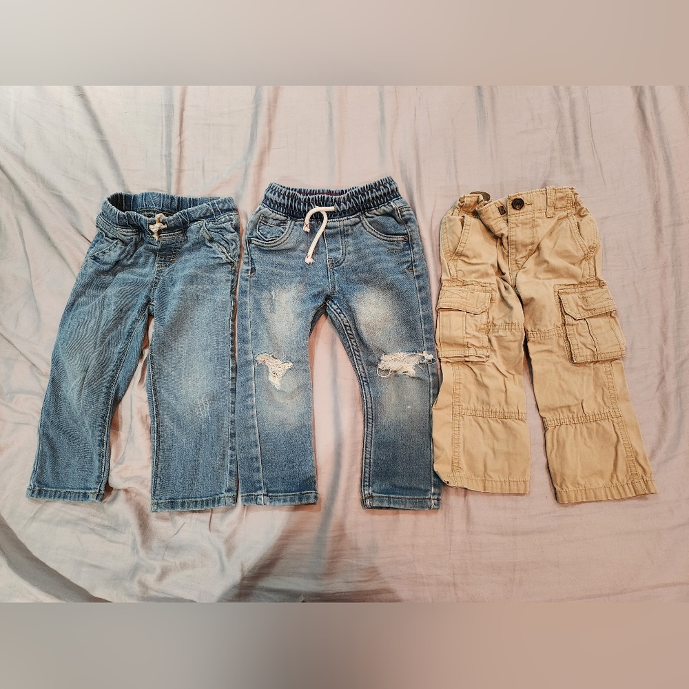 3 pairs of boys 2T pants jeans / Khakis